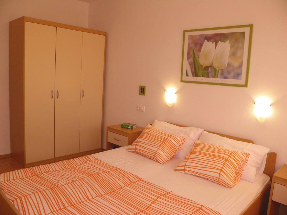 Apartment Suzy With Private Parking Fažana Exterior foto
