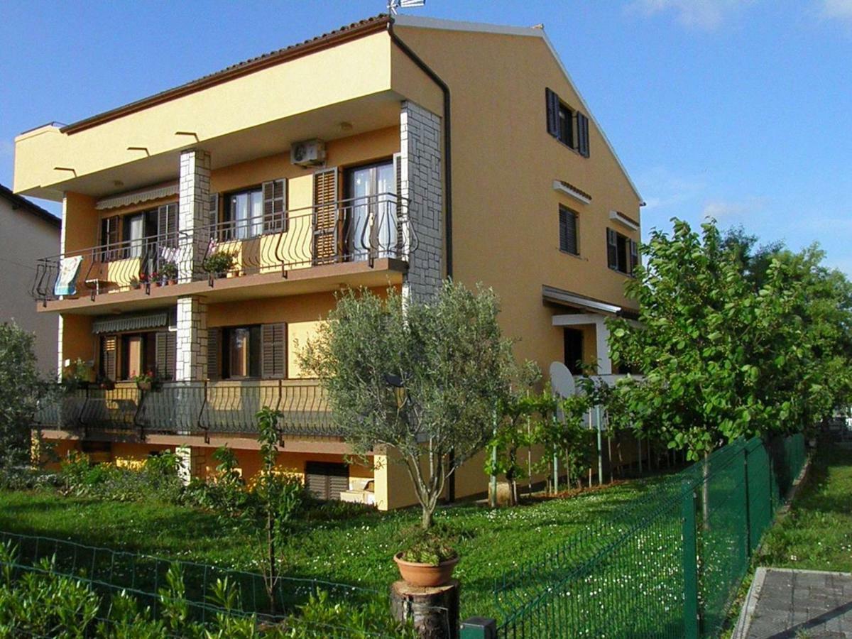 Apartment Suzy With Private Parking Fažana Exterior foto